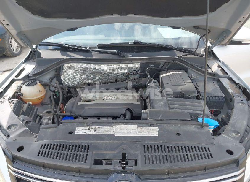 Photo 10 of 2012 Volkswagen Tiguan S (VIN WVGBV7AX9CW518118)