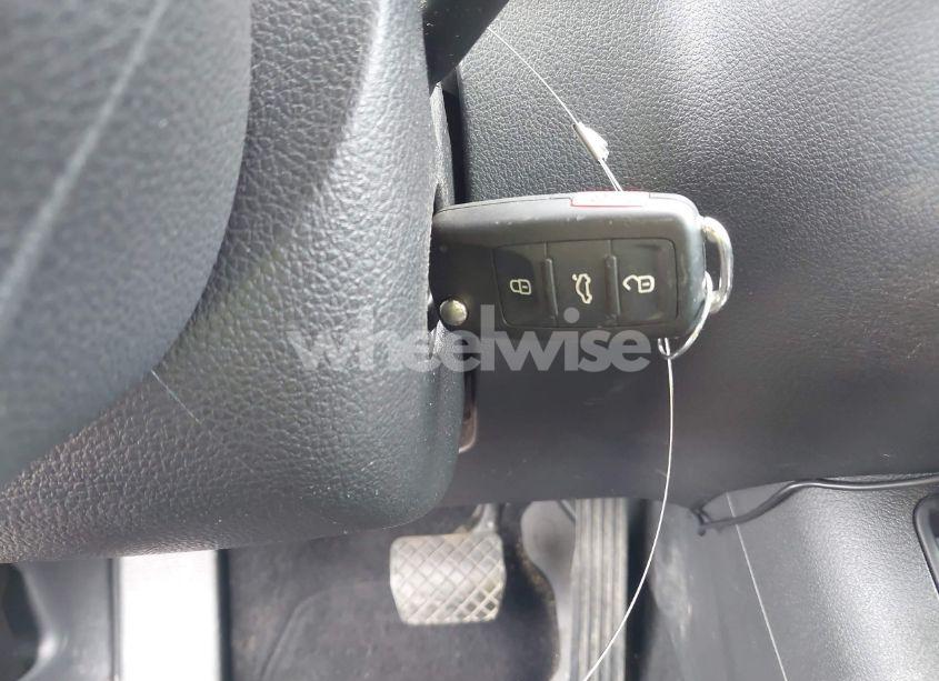 Photo 11 of 2012 Volkswagen Tiguan S (VIN WVGBV7AX9CW518118)