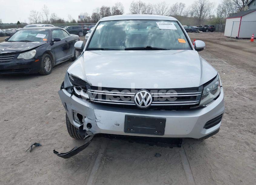 Photo 12 of 2012 Volkswagen Tiguan S (VIN WVGBV7AX9CW518118)