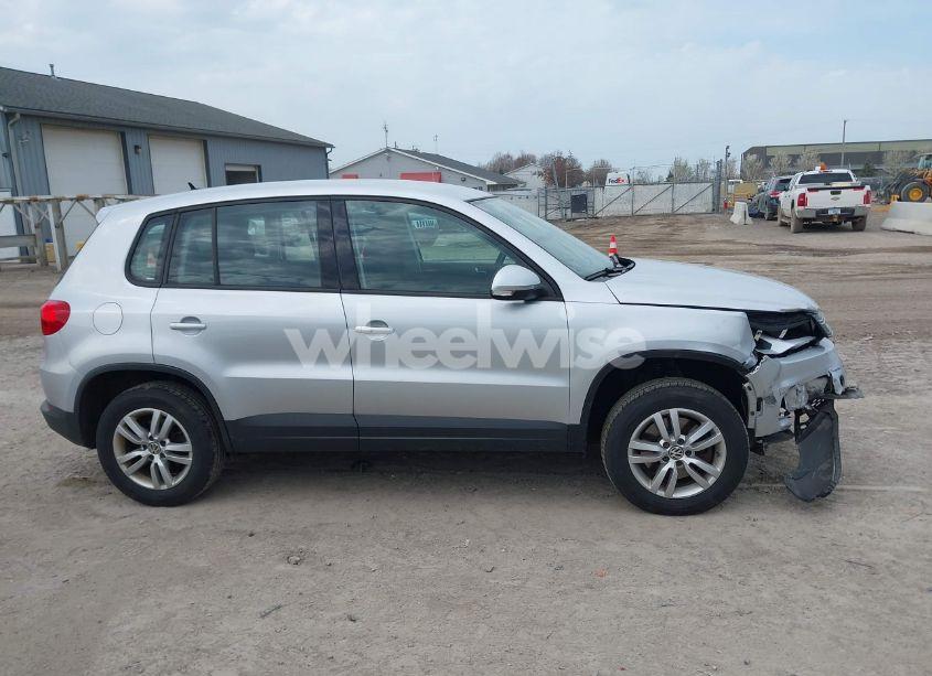 Photo 13 of 2012 Volkswagen Tiguan S (VIN WVGBV7AX9CW518118)