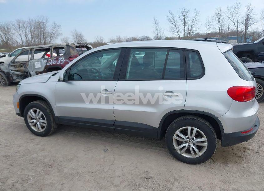 Photo 14 of 2012 Volkswagen Tiguan S (VIN WVGBV7AX9CW518118)