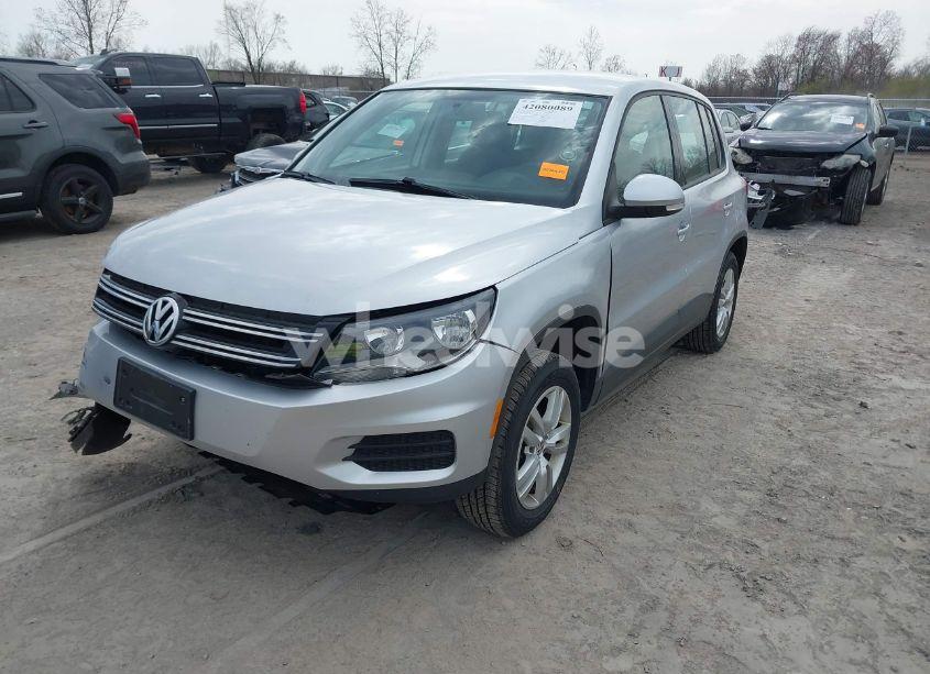 Photo 2 of 2012 Volkswagen Tiguan S (VIN WVGBV7AX9CW518118)