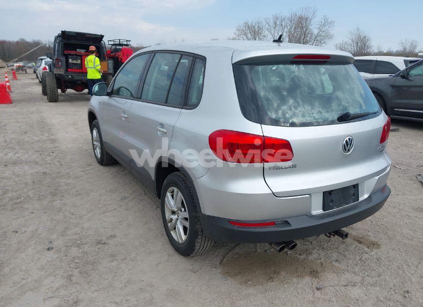 Photo 3 of 2012 Volkswagen Tiguan S (VIN WVGBV7AX9CW518118)
