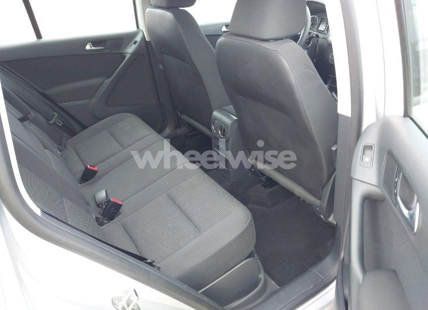 Photo 8 of 2012 Volkswagen Tiguan S (VIN WVGBV7AX9CW518118)