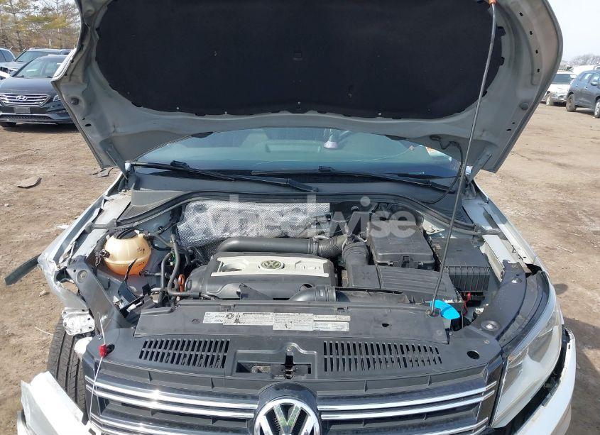 Photo 10 of 2012 Volkswagen Tiguan SE (VIN WVGBV7AX9CW571627)