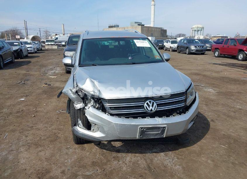 Photo 12 of 2012 Volkswagen Tiguan SE (VIN WVGBV7AX9CW571627)