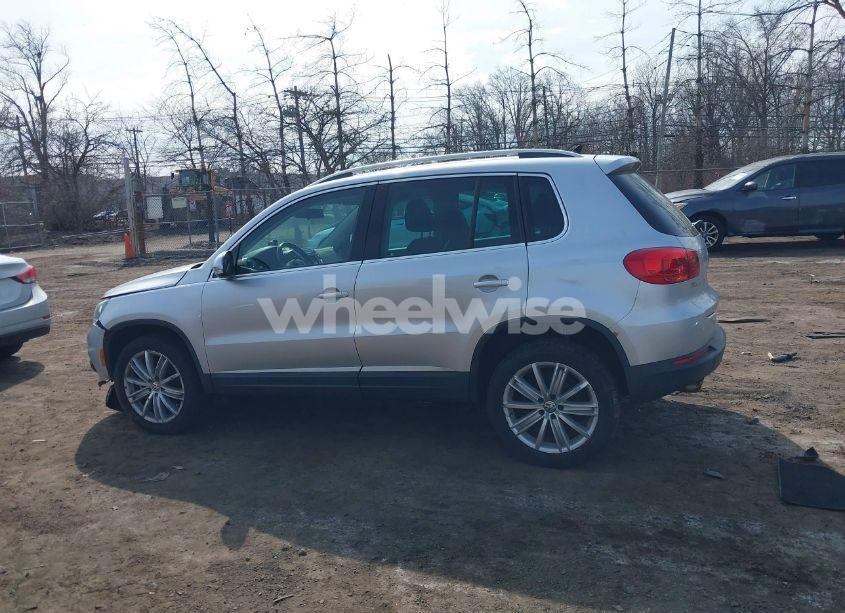 Photo 14 of 2012 Volkswagen Tiguan SE (VIN WVGBV7AX9CW571627)
