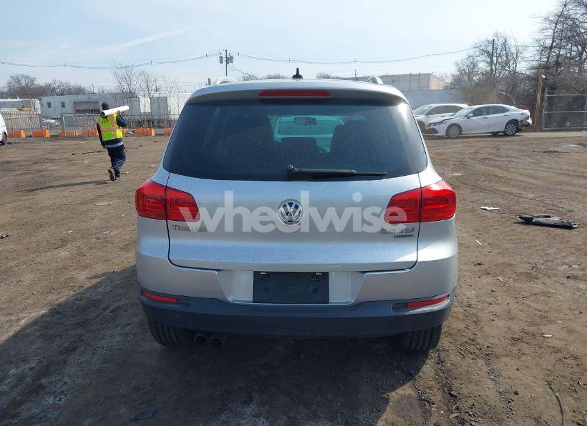 Photo 16 of 2012 Volkswagen Tiguan SE (VIN WVGBV7AX9CW571627)