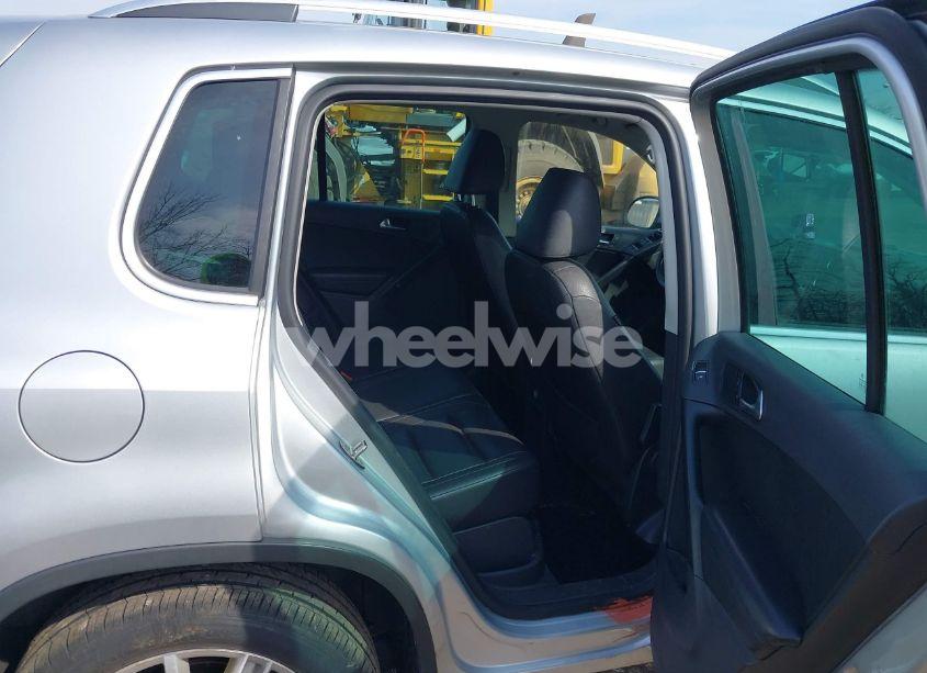 Photo 8 of 2012 Volkswagen Tiguan SE (VIN WVGBV7AX9CW571627)