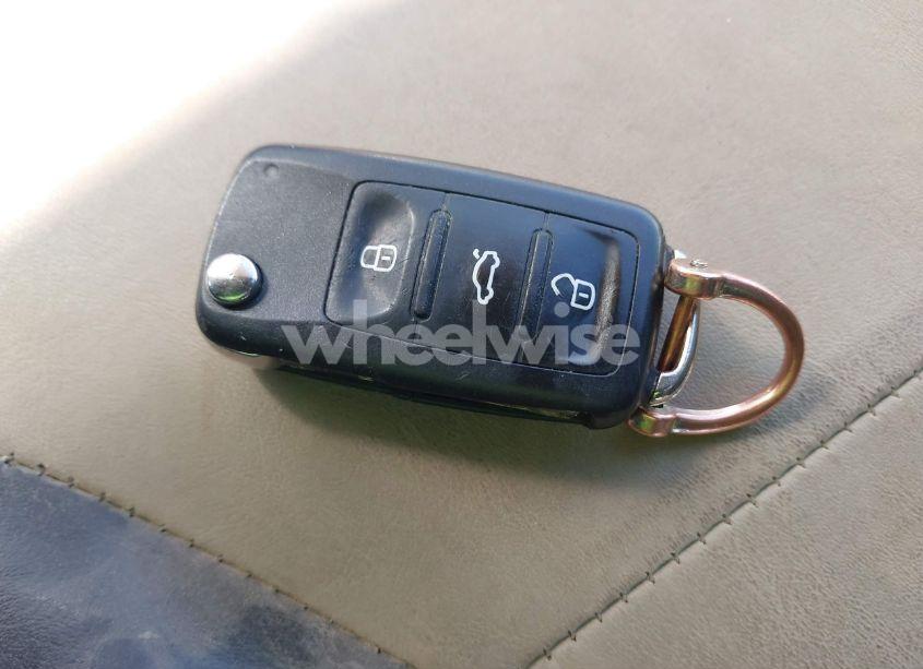 Photo 11 of 2016 Volkswagen Tiguan S (VIN WVGBV7AX9GW547852)