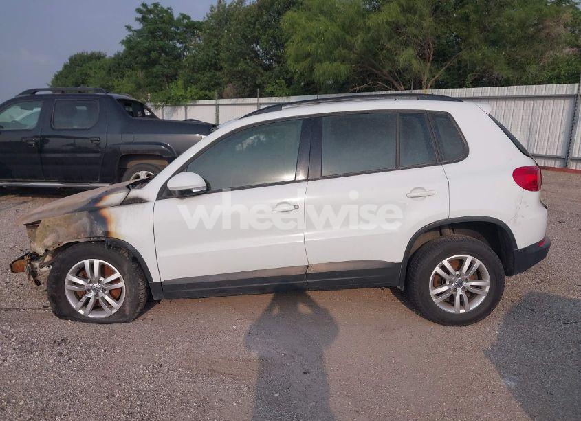 Photo 14 of 2016 Volkswagen Tiguan S (VIN WVGBV7AX9GW547852)