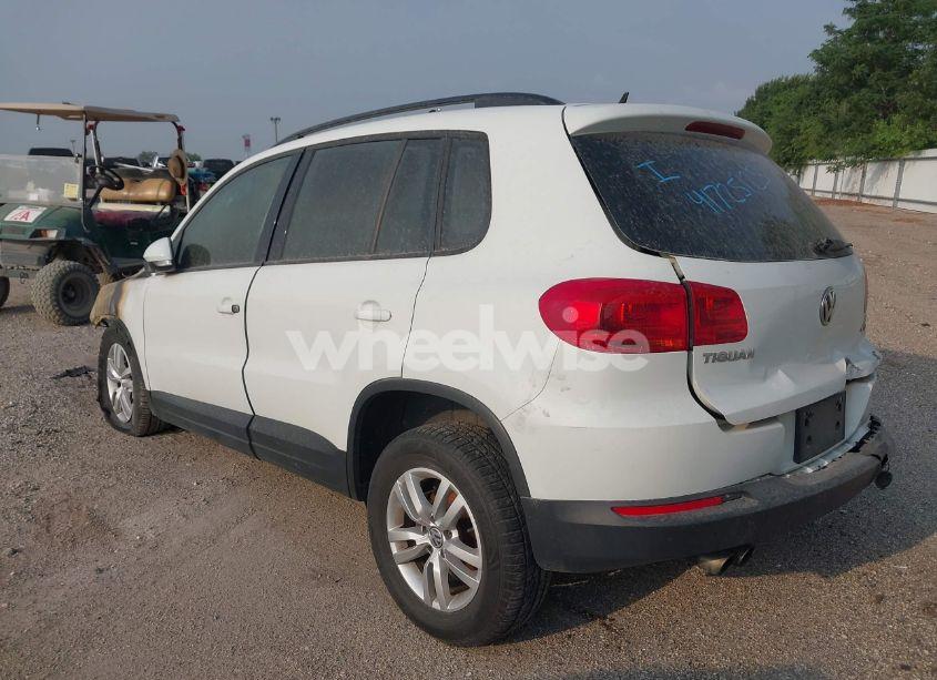 Photo 3 of 2016 Volkswagen Tiguan S (VIN WVGBV7AX9GW547852)