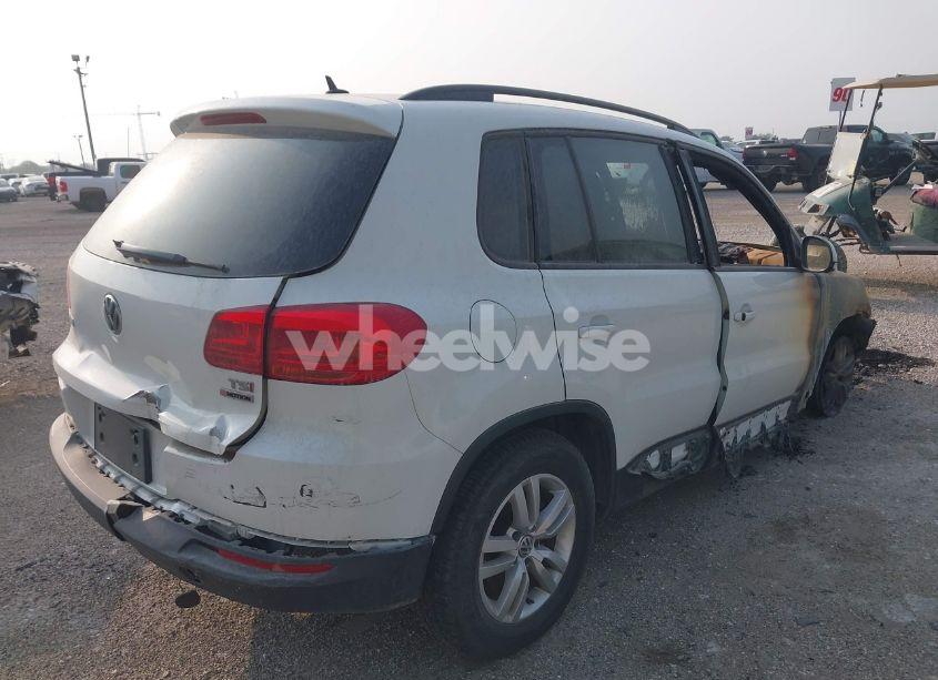 Photo 4 of 2016 Volkswagen Tiguan S (VIN WVGBV7AX9GW547852)