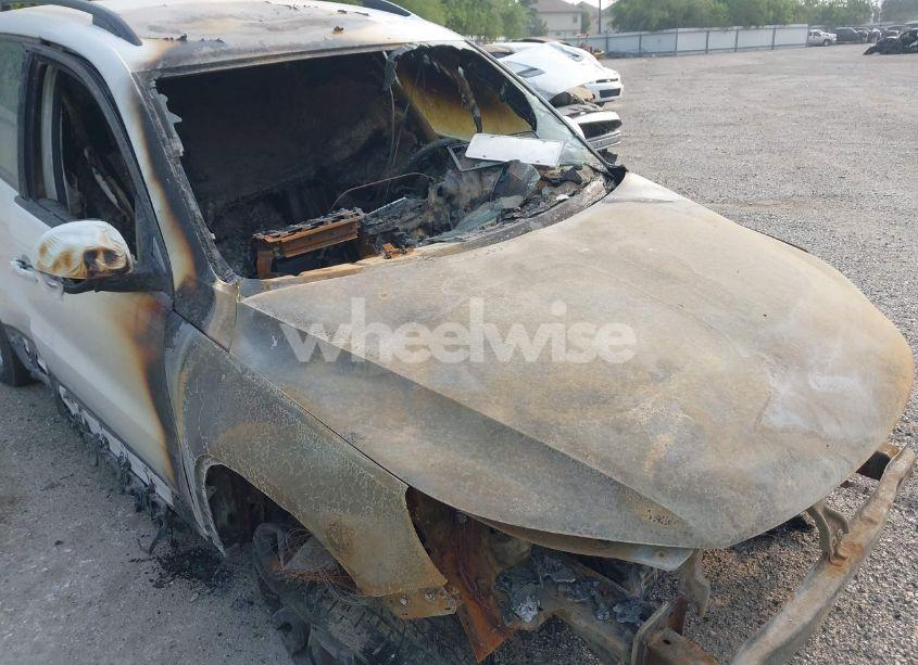 Photo 6 of 2016 Volkswagen Tiguan S (VIN WVGBV7AX9GW547852)