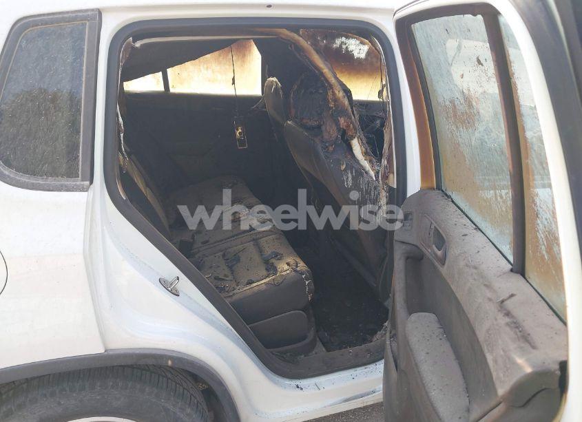 Photo 8 of 2016 Volkswagen Tiguan S (VIN WVGBV7AX9GW547852)