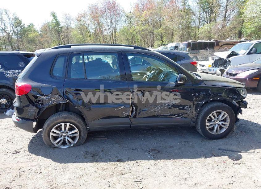 Photo 14 of 2016 Volkswagen Tiguan S (VIN WVGBV7AX9GW599210)