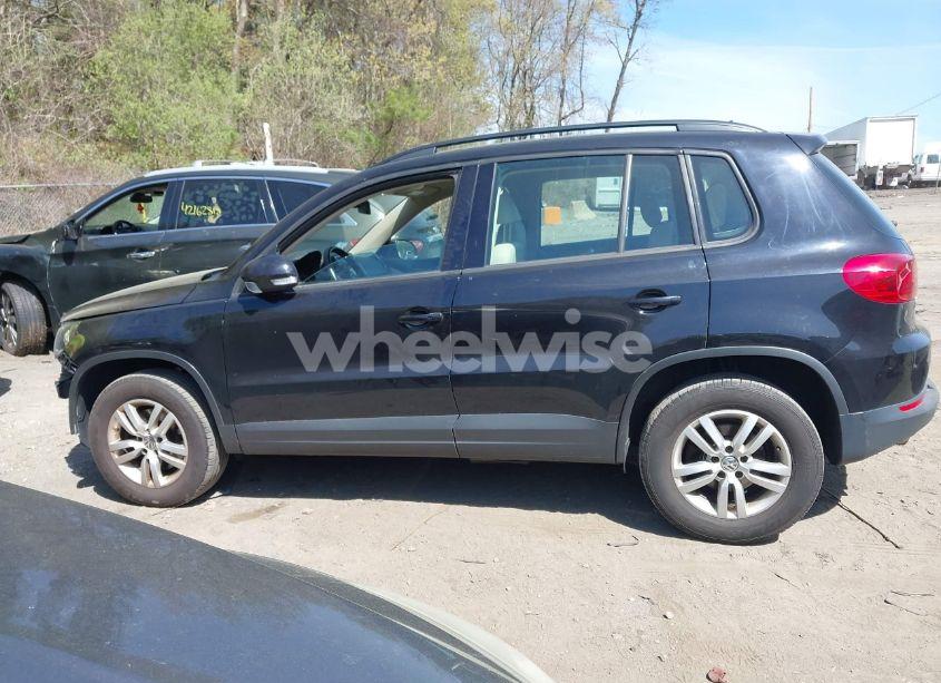 Photo 15 of 2016 Volkswagen Tiguan S (VIN WVGBV7AX9GW599210)