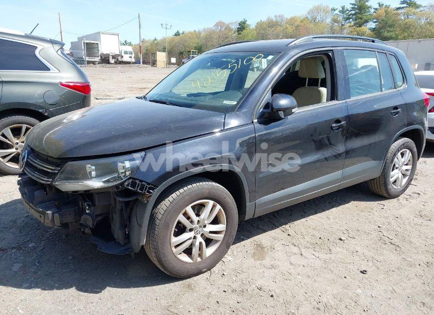 Photo 2 of 2016 Volkswagen Tiguan S (VIN WVGBV7AX9GW599210)