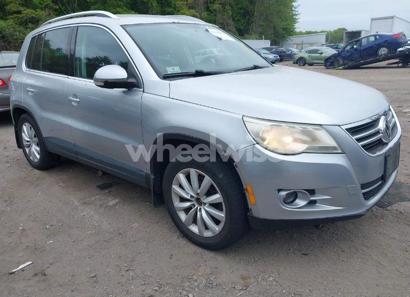 2011 Volkswagen Tiguan SE (VIN WVGBV7AXXBW566502) main photo