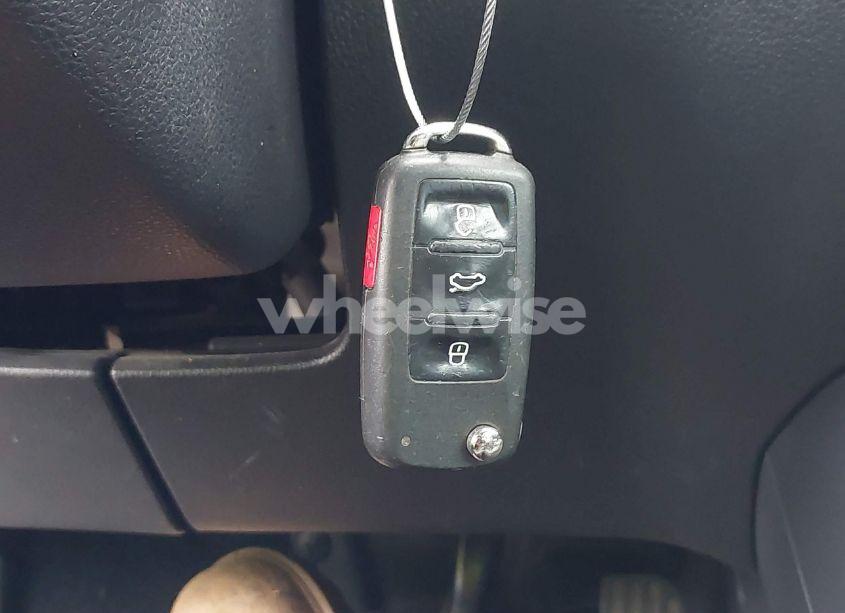 Photo 11 of 2011 Volkswagen Tiguan SE (VIN WVGBV7AXXBW566502)