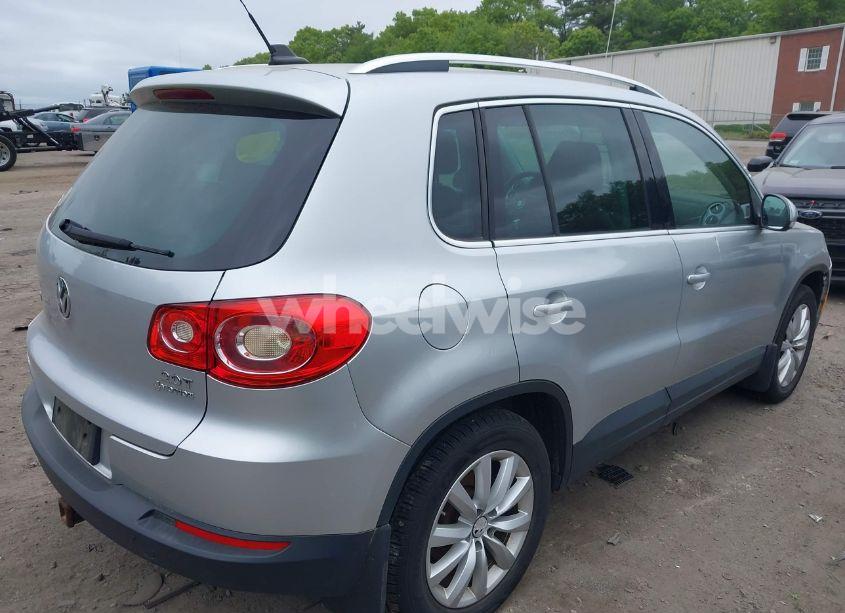 Photo 4 of 2011 Volkswagen Tiguan SE (VIN WVGBV7AXXBW566502)