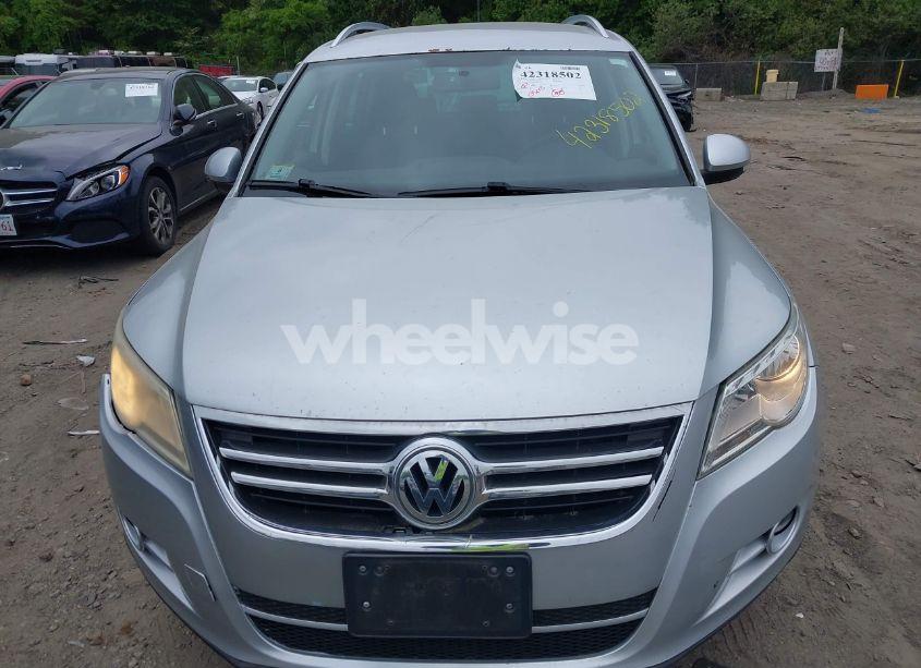 Photo 6 of 2011 Volkswagen Tiguan SE (VIN WVGBV7AXXBW566502)