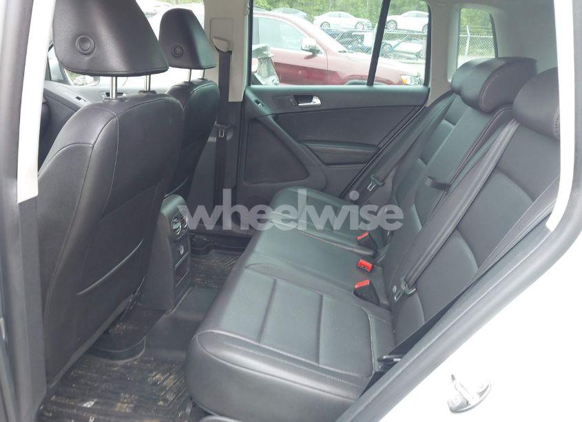 Photo 8 of 2011 Volkswagen Tiguan SE (VIN WVGBV7AXXBW566502)