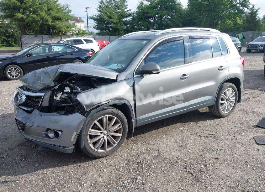 Photo 2 of 2009 Volkswagen Tiguan SE/SEL (VIN WVGBV95N59W500115)