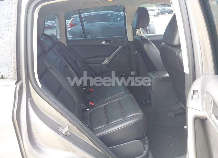 Photo 8 of 2009 Volkswagen Tiguan SE/SEL (VIN WVGBV95N59W500115)