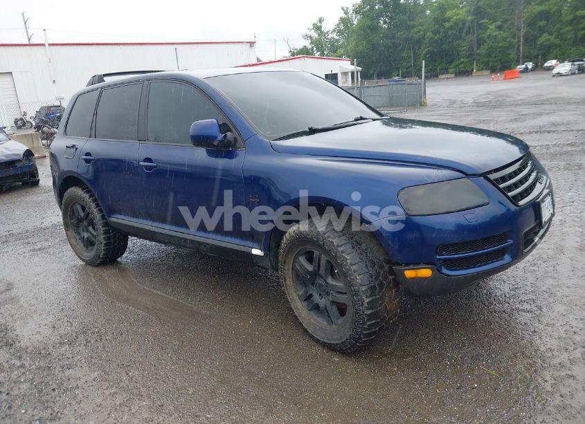 2004 Volkswagen Touareg V8 (VIN WVGCM67L24D026100) main photo