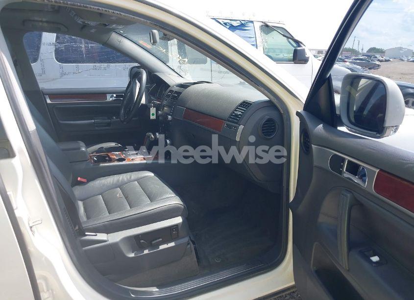 Photo 5 of 2005 Volkswagen Touareg V8 (VIN WVGCM77L45D005529)