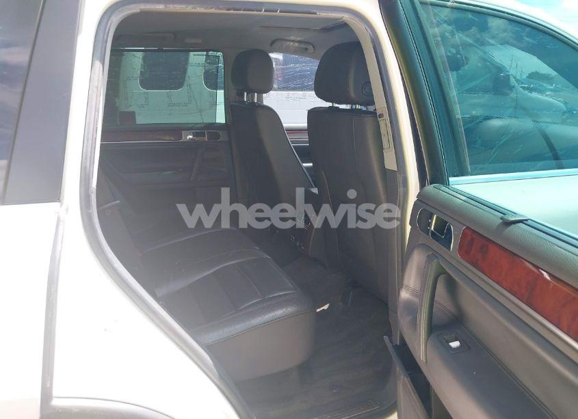 Photo 8 of 2005 Volkswagen Touareg V8 (VIN WVGCM77L45D005529)