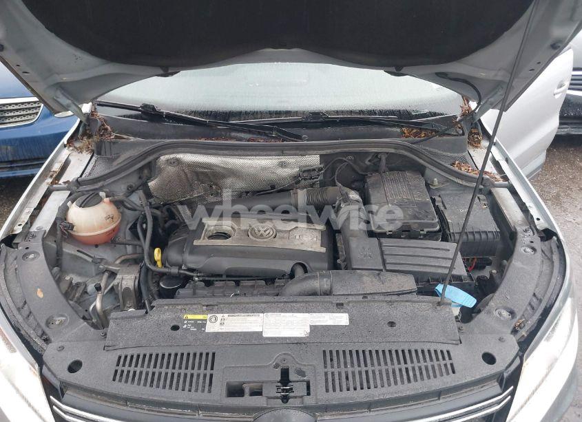 Photo 10 of 2014 Volkswagen Tiguan S (VIN WVGCV3AX7EW529179)