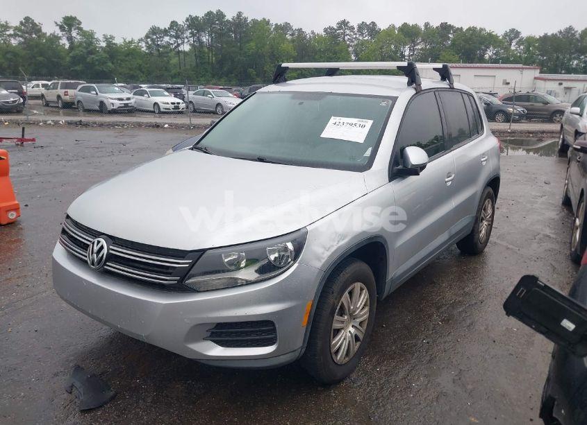Photo 2 of 2014 Volkswagen Tiguan S (VIN WVGCV3AX7EW529179)