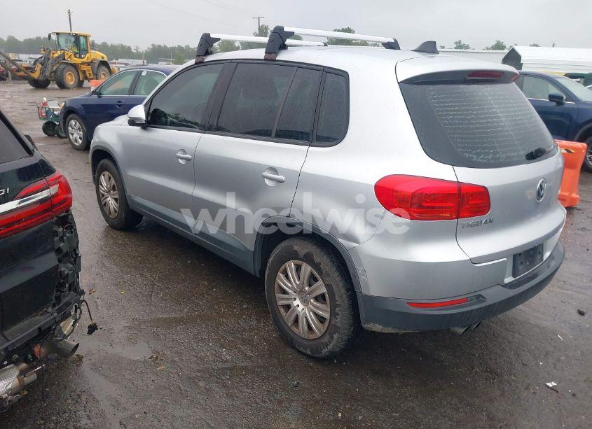Photo 3 of 2014 Volkswagen Tiguan S (VIN WVGCV3AX7EW529179)