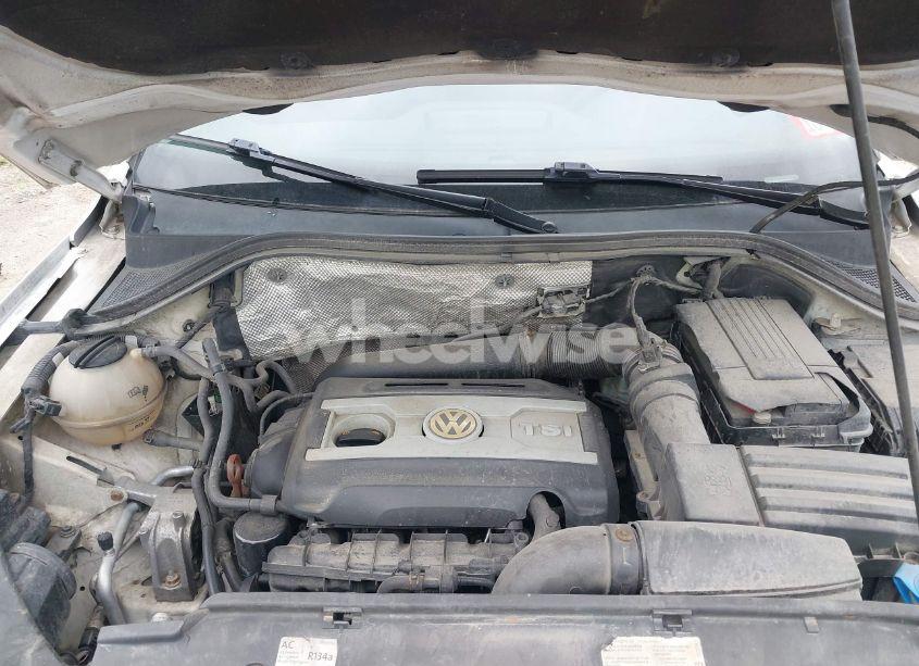 Photo 10 of 2011 Volkswagen Tiguan S (VIN WVGCV7AXXBW540034)