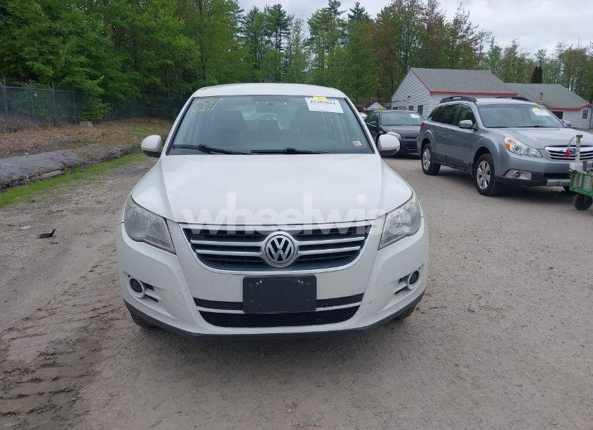 Photo 13 of 2011 Volkswagen Tiguan S (VIN WVGCV7AXXBW540034)