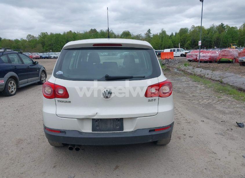 Photo 15 of 2011 Volkswagen Tiguan S (VIN WVGCV7AXXBW540034)