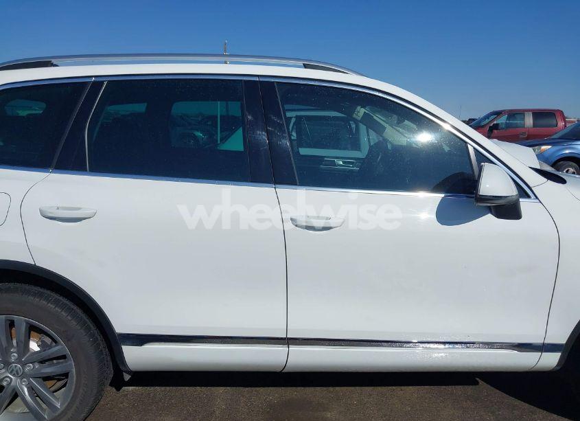 Photo 13 of 2016 Volkswagen Touareg VR6 LUX (VIN WVGEF9BP7GD012339)