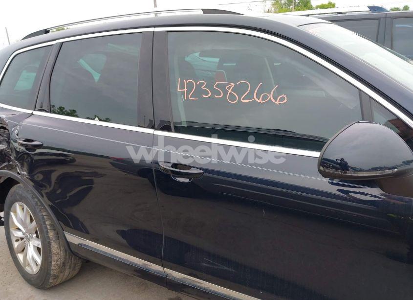 Photo 13 of 2016 Volkswagen Touareg VR6 SPORT (VIN WVGEF9BP7GD012373)