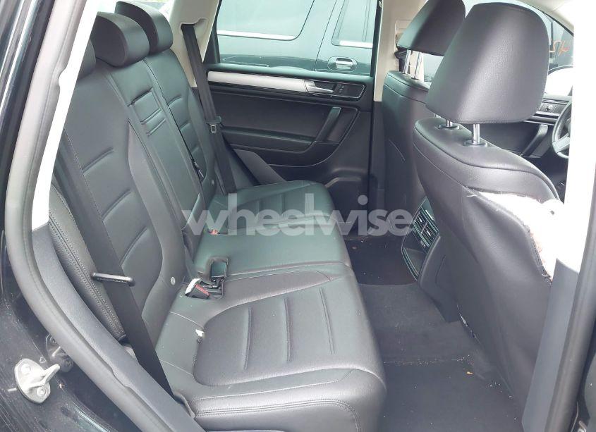 Photo 8 of 2016 Volkswagen Touareg VR6 SPORT (VIN WVGEF9BP7GD012373)