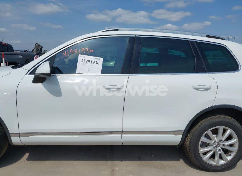 Photo 14 of 2014 Volkswagen Touareg 3.6L SPORT (VIN WVGEF9BP8ED013755)