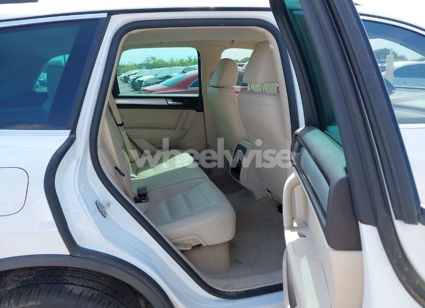 Photo 8 of 2014 Volkswagen Touareg 3.6L SPORT (VIN WVGEF9BP8ED013755)