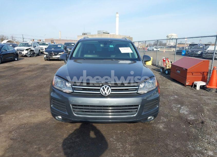 Photo 12 of 2014 Volkswagen Touareg 3.6L SPORT (VIN WVGEF9BP9ED010718)