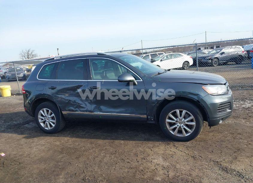 Photo 13 of 2014 Volkswagen Touareg 3.6L SPORT (VIN WVGEF9BP9ED010718)