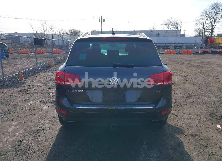 Photo 16 of 2014 Volkswagen Touareg 3.6L SPORT (VIN WVGEF9BP9ED010718)