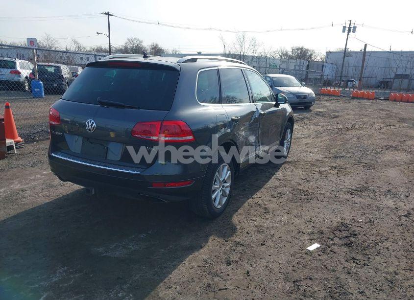 Photo 4 of 2014 Volkswagen Touareg 3.6L SPORT (VIN WVGEF9BP9ED010718)