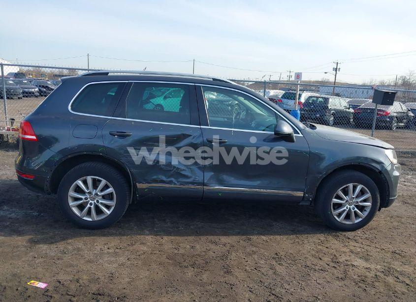 Photo 6 of 2014 Volkswagen Touareg 3.6L SPORT (VIN WVGEF9BP9ED010718)