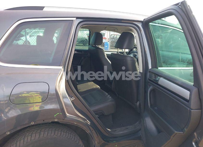 Photo 8 of 2014 Volkswagen Touareg 3.6L SPORT (VIN WVGEF9BP9ED010718)