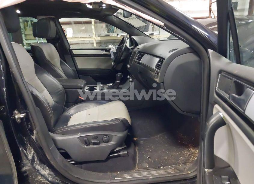 Photo 5 of 2017 Volkswagen Touareg V6 WOLFSBURG EDITION (VIN WVGRF7BP0HD003232)